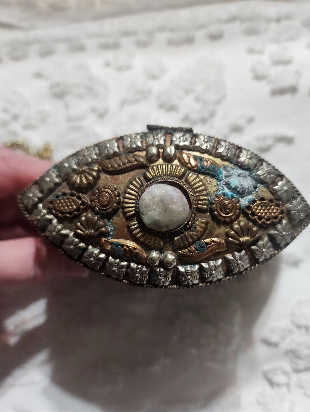 Vintage Sajai Indian Ethnic Sling Bag Clutches, Brass/Copper w/ Metal Chain - Picture 13 of 13
